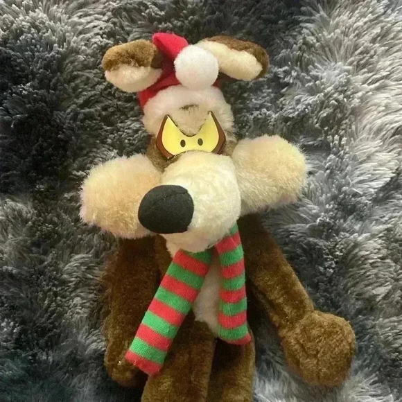 Vintage Wile E.  Coyote Plush
1997 Ace 13" With Santa Hat - Picture 6 of 16